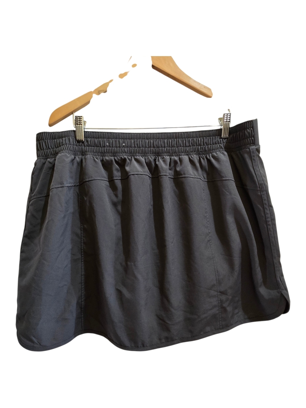Women’s Performance Skort in Dark Gray - Picture 2 of 4